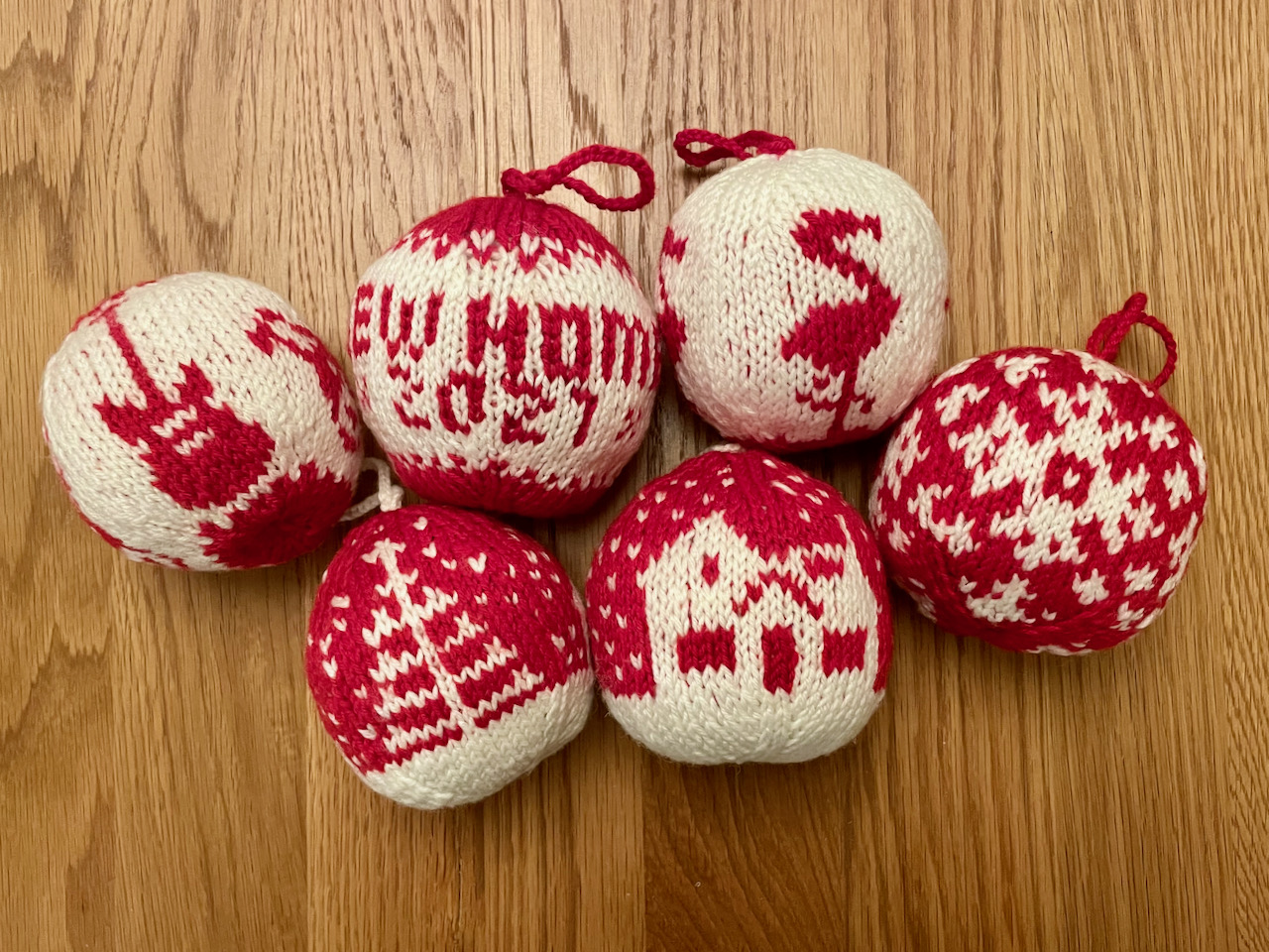knit Christmas balls